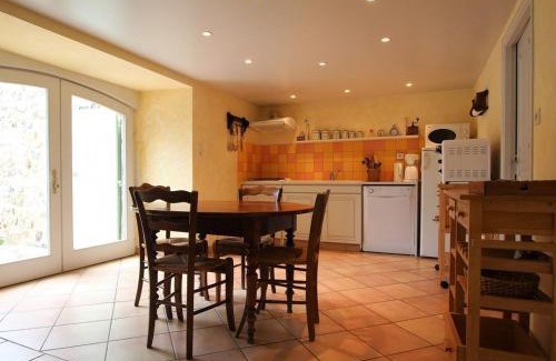 Vernassal House | Maison spacieuse avec grande cour et terrasse, parfait pour familles, proche St-Paulien et Allègre. - FR-1-582-306