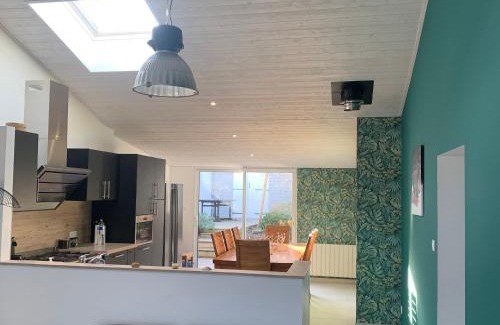 Barbatre House | Maison Traditionnelle Rénovée, Proche Plage, Barbâtre - Terrasse, Wifi, Confort Modern - FR-1-426-371