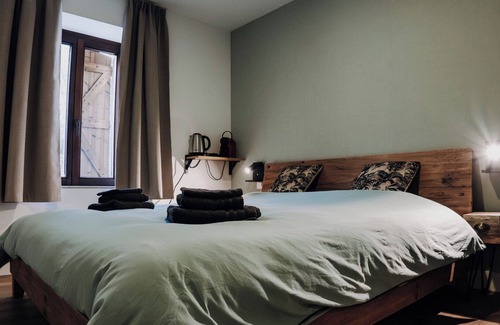 Beauraing Hotel | Maison Ubuntu