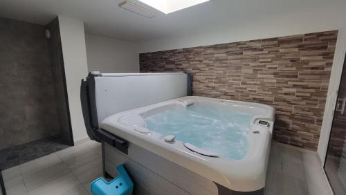 Poulgoazec Villa | Maison vue mer prés avec SPA près des plages
