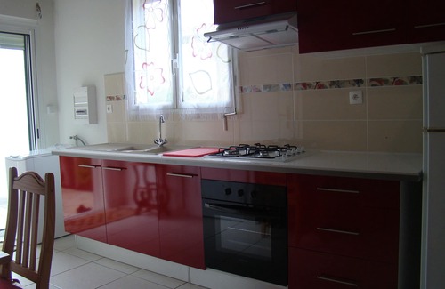 Saint-Pierre House | Maisonette with mezzanine, air conditioning, private closed parking, wifi internet, quiet.