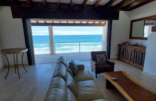 La Fonda House | Majestic Beachfront Hideaway