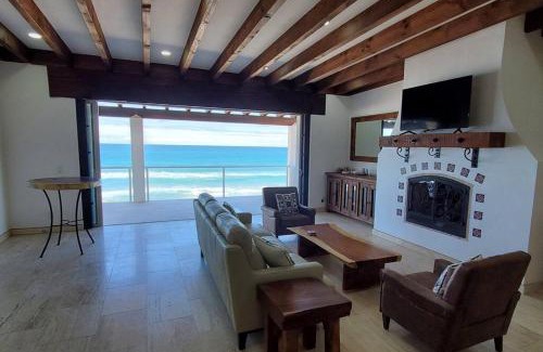 La Fonda House | Majestic Beachfront Hideaway