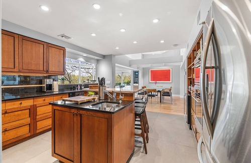 Arlington House | Majestic lakefront 3-bedroom with pool, hot tub, water sports and birdwatching