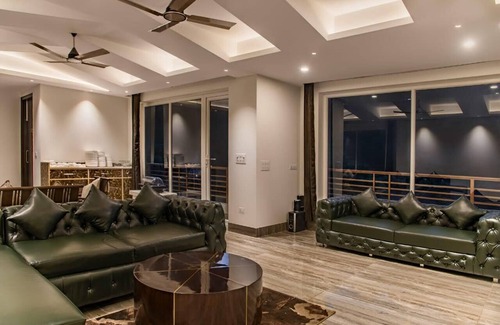 Kasauli Bed & Breakfast | Majestic Pines | Mesmerizing Hill View Full Villa