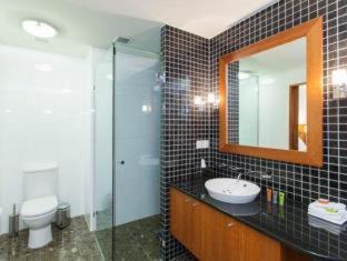 Adelaide Central Business District Hotel | Majestic Roof Garden Hotel