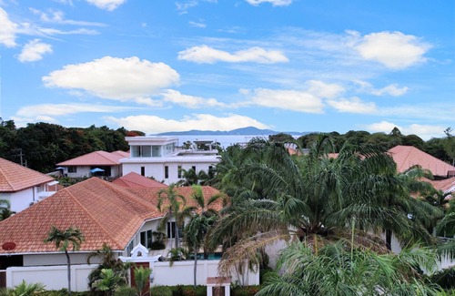 Pratumnak Hill Villa | Majestic Seaside Pool Villa