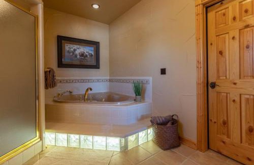 Star Valley Ranch Villa | MAJESTIC VIEWS FAMILY LODGE with Large Deck