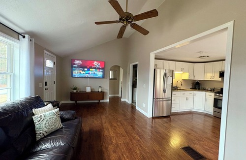 White Island Shores House | Make this charming, modern retreat your home away from home!