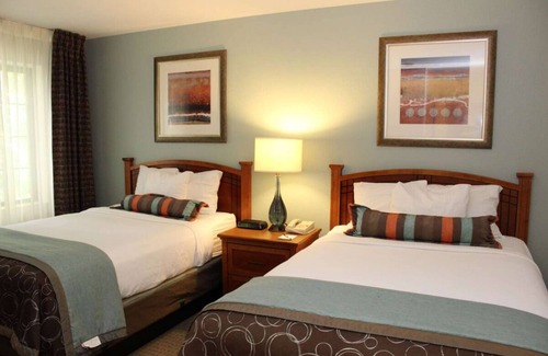 Vancouver Resort | Make Your Trip More Enjoyable! Near Orchards Park West, Free Breakfast, Pool!