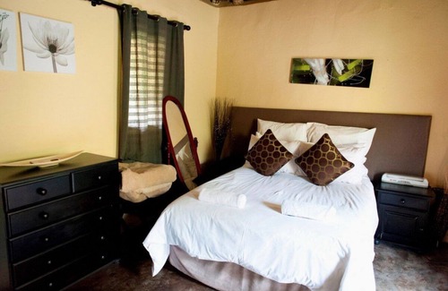 Butha Buthe Hotel | Maliba Lodge Riverside Hut