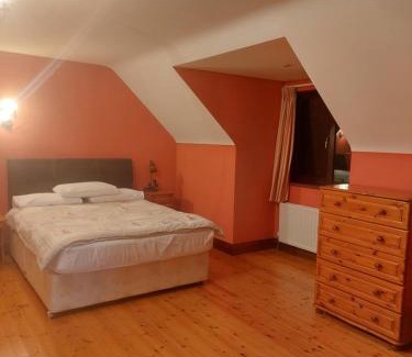 Malin House | Malin Head - House - Sleeps 16 - Pet Friendly