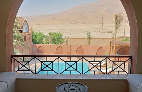 Luxor House | Malkata House Luxe Middle Floor Suite: Desert Views & Pool