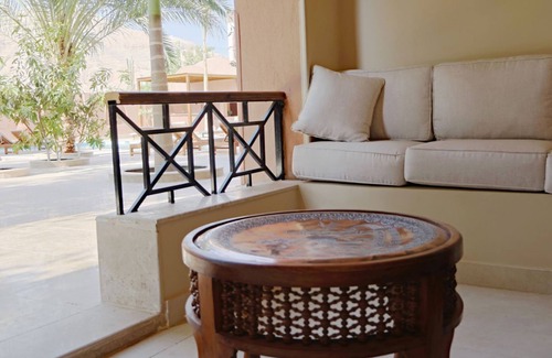Luxor House | Malkata House Luxe Suite: Desert, Pool & Dine