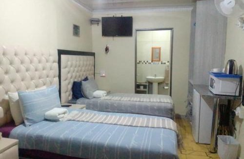 Phuthaditjhaba House | Maluti Backpackers