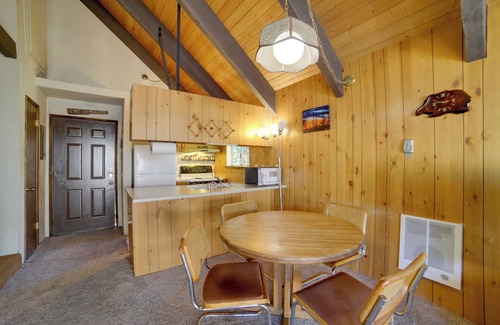 Mammoth Lakes Apartment | Mammoth Lakes Condo w/Fireplace & Mountain Views