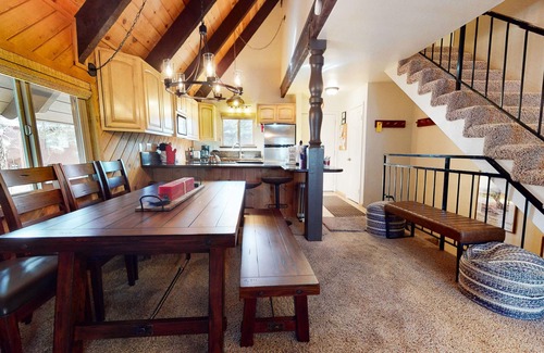 Mammoth Lakes Cabin | Mammoth View Villas - Near Hike/bike Trails!