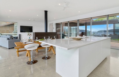 Lake Tarawera Cottage | Mana Sarovar - Lake Tarawera Home