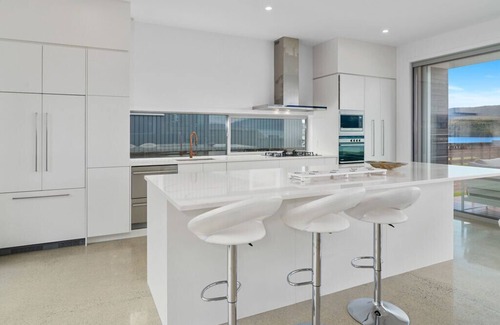 Lake Tarawera Cottage | Mana Sarovar - Lake Tarawera Home