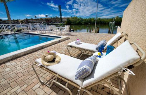 Siesta Key Apartment | Manatee Key-Waterfront Minutes to Turtle Beach
