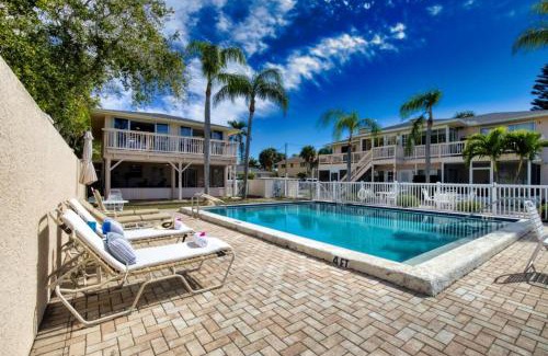 Siesta Key Apartment | Manatee Key-Waterfront Minutes to Turtle Beach