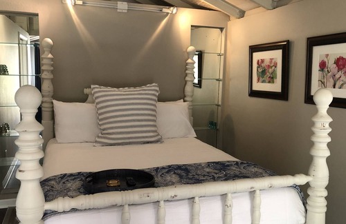 Tropic Cottage | Manatee Point Cottage, Private Waterfront Getaway