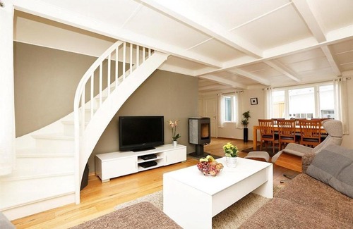 Mandal House | Mandal Privat Romutleie