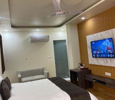 Alambagh Hotel | Manglam Inn