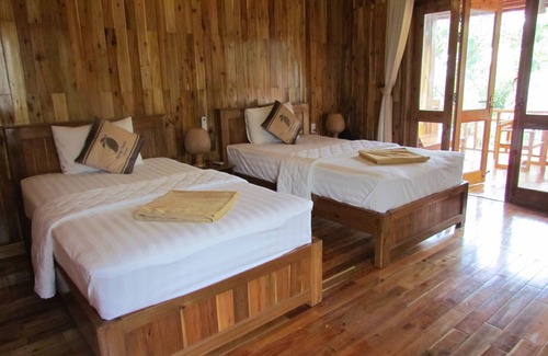 Ham Ninh Hotel | Mango Beach Resort