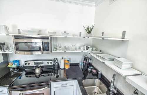 Wilmington Historic District Condo | Manhattan on Front! Balcony Park Free!