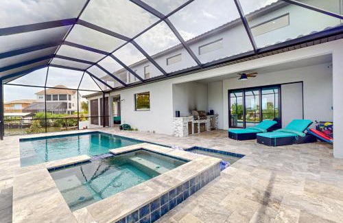 Apollo Beach House | Manila Palm Manor