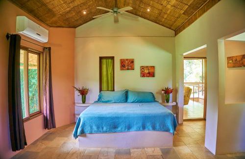 Ballena Bed & Breakfast | Manoas