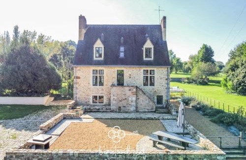 Coulaines House | Manoir d'Exception - 20 Personnes - Piscine, Baby-Foot & Tapis de Course