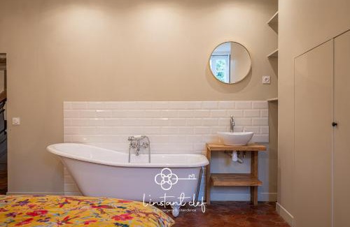 Coulaines House | Manoir d'Exception - 20 Personnes - Piscine, Baby-Foot & Tapis de Course