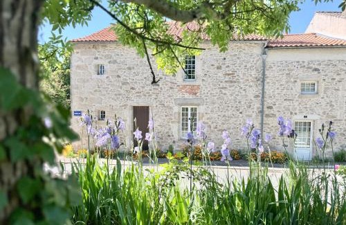 Sevremont House | Manoir médiéval art déco - Logis des 3 Artistes