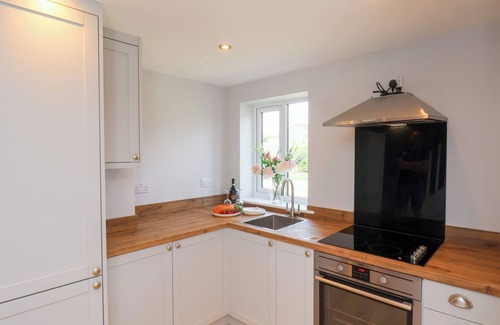 Driffield Cottage | MANOR COTTAGE, pet friendly, character holiday cottage in Nafferton