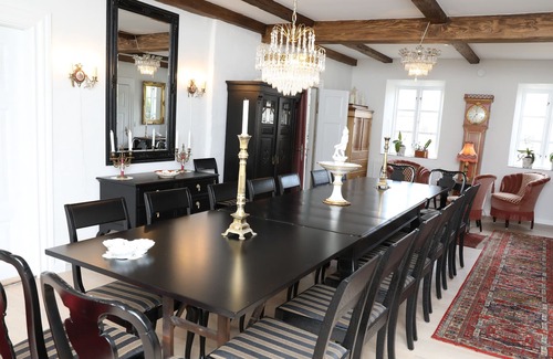 Spøttrup House | Manor house in a beautiful surrounding. Swimming pool. 41,000 m2 lovely park.