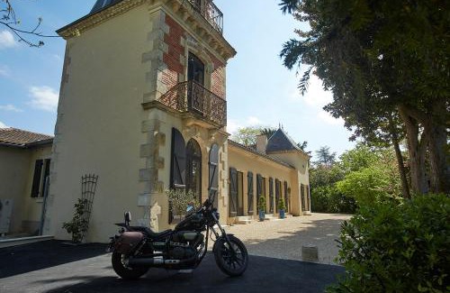 Mezin House | Manor House La Tour d'Armène