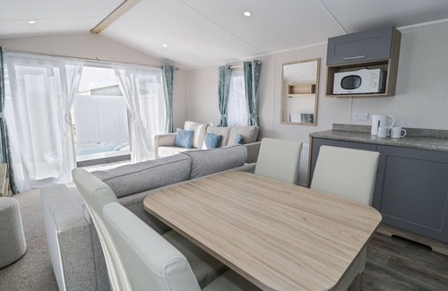 Maryport Cottage | MANOR HOUSE PLATINUM 3 BEDROOM (16E), family friendly in Aspatria