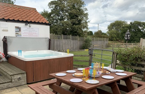 Reighton House | Manor House with ensuites and Hot Tub Sleeps 18 / 20
