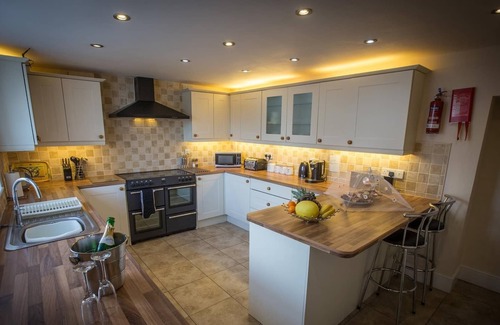 Reighton House | Manor House with ensuites and Hot Tub Sleeps 18 / 20