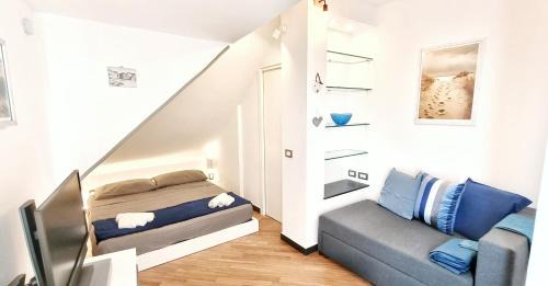 Quarto dei Mille Apartment | Mansarda Azzurra, 8 min dal mare, 3 min dall'Ospedale Pediatrico