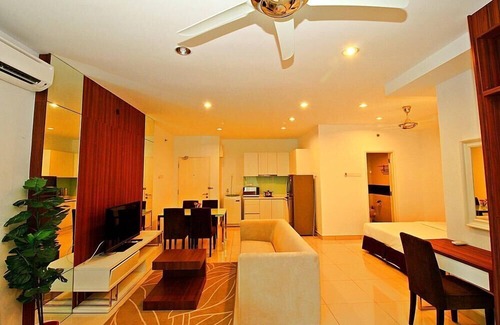 Downtown George Town Apartment | Mansion One Suites By Merlene