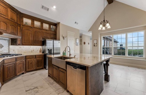 Forney House | Mansion W/Theater, Game Room, Hot Tub & More