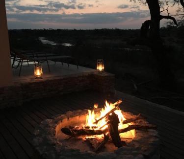 Buffelspruit Villa | MANZINI RIVER HOUSE - Mjejane Private Game Reserve, Greater Kruger National Park