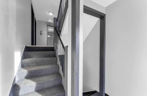 Maple Heights Apartment | Maple Heights Getaway