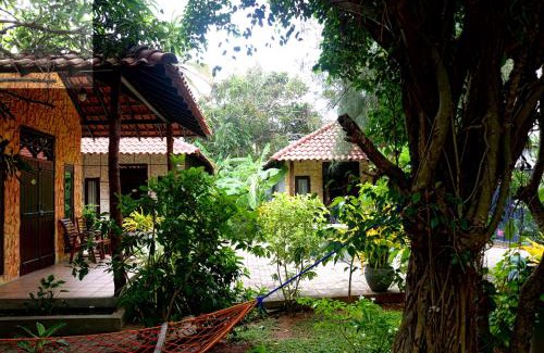 Daluwakotuwa Hotel | Maple Leaf Hotel