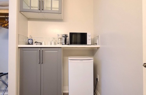 Goderich Hotel | Maple Leaf Motel