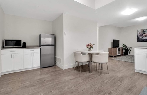 Maple Ridge Bed & Breakfast | Maple Ridge 2BR Suite, Sleeps 6-7, Netflix, AC