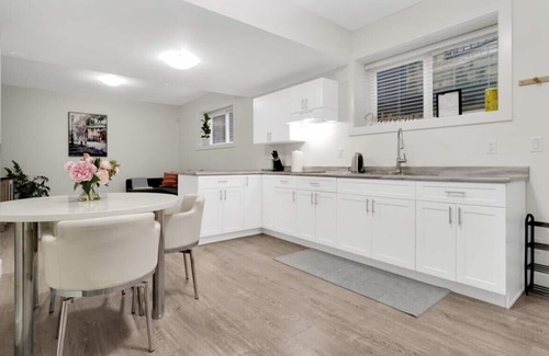 Maple Ridge Bed & Breakfast | Maple Ridge 2BR Suite, Sleeps 6-7, Netflix, AC